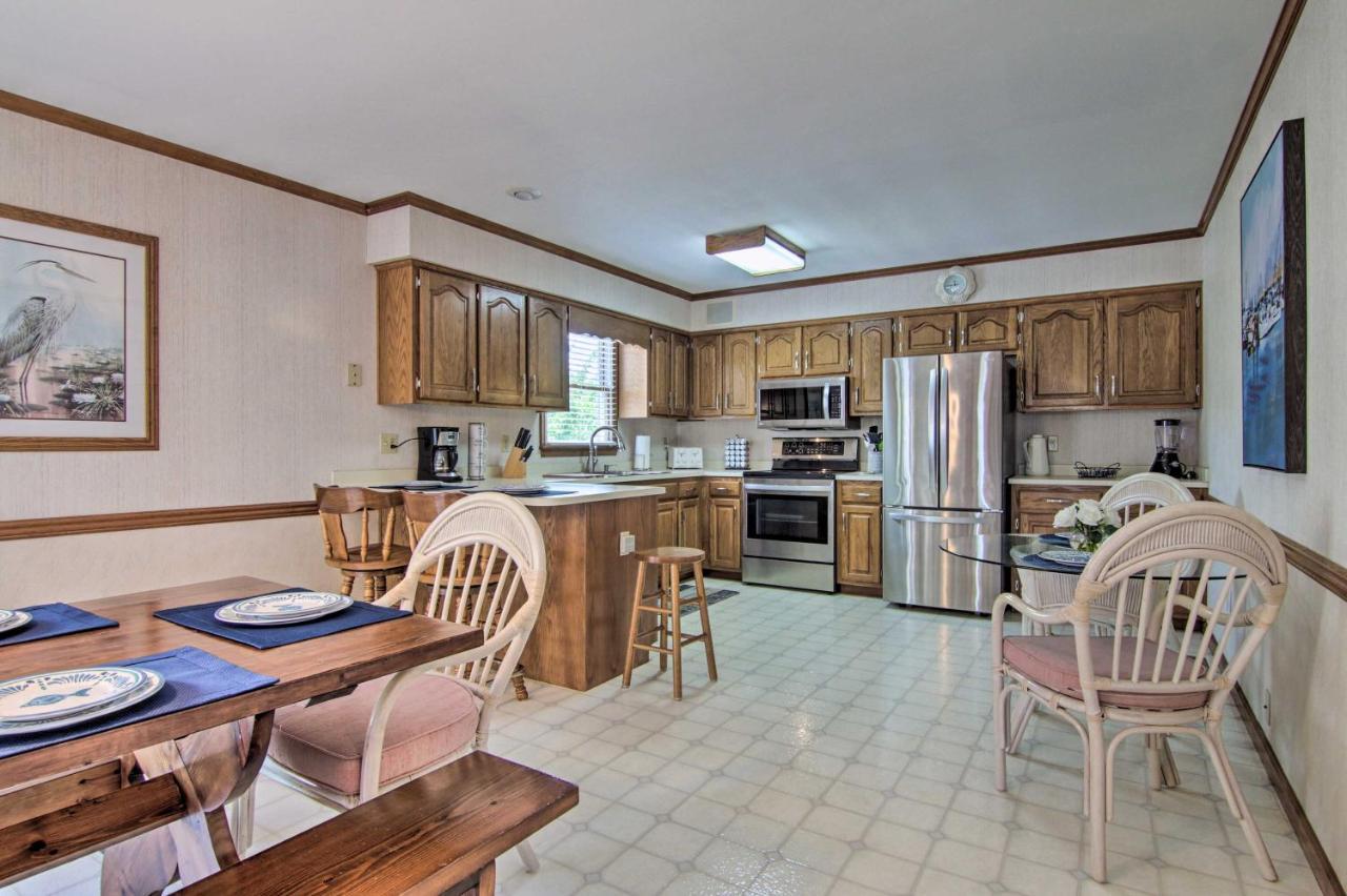 Canal-Front Ocean City Getaway With Deck And Dock! Ocean Pines Exterior photo